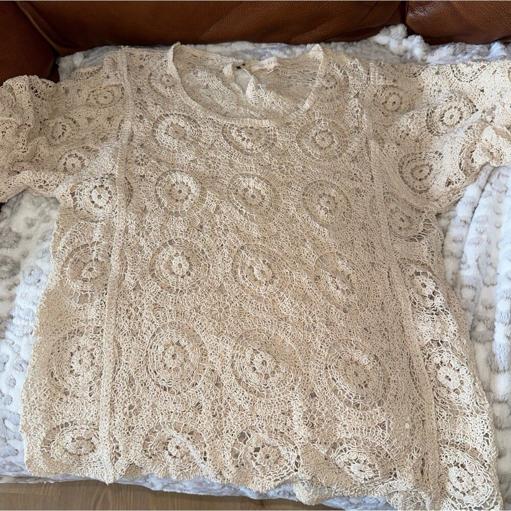 Solitaire creme crochet top